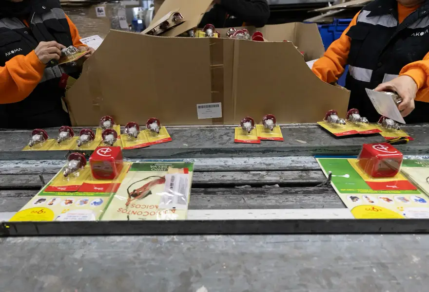 Handling line with collectables