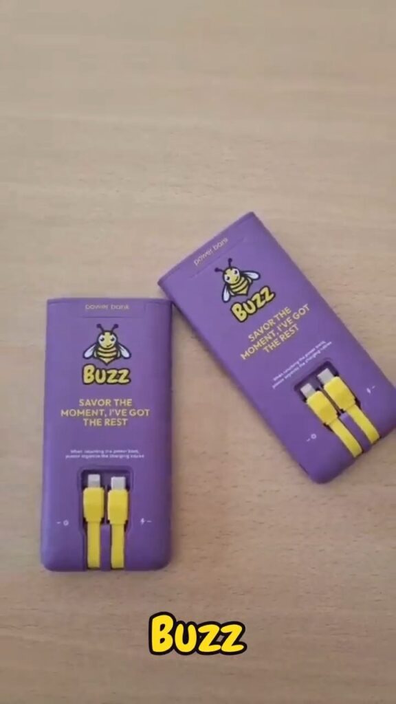 Dos power banks de Buzz con su cable integrado
